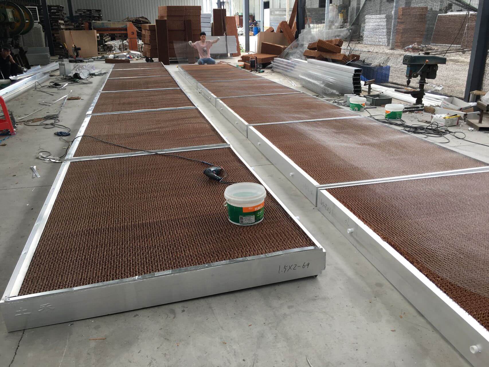 Cooling pad wall with frame