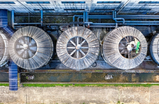 overhead-industrial-ventilation-fans-ductwork